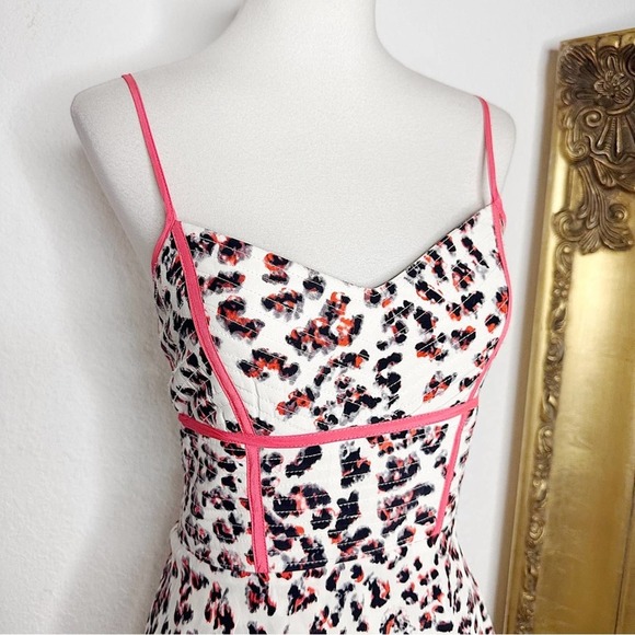 Parker Roland Leopard Animal Print Silk Fit & Flare Piped Dress Size Medium - Picture 3 of 12